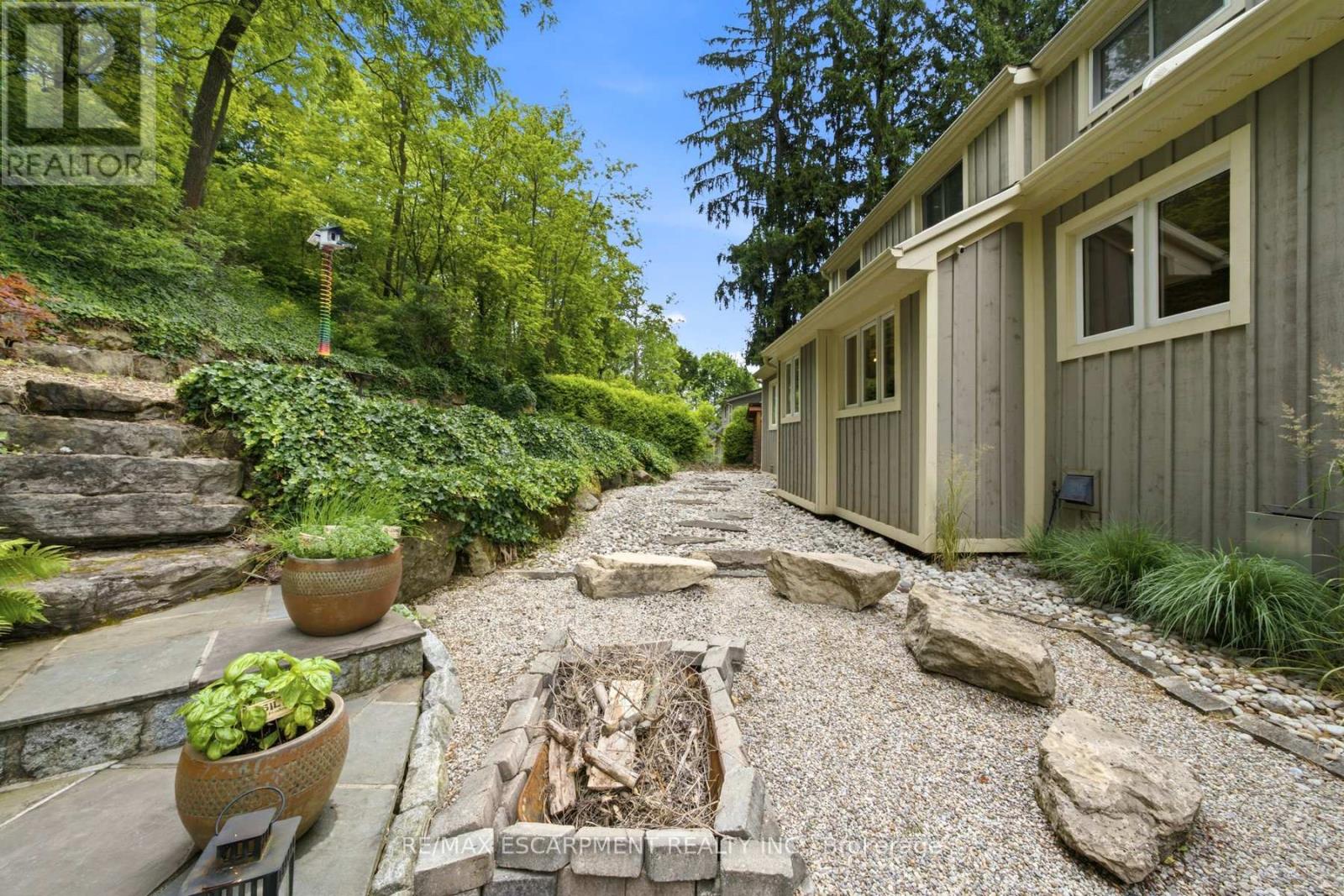 44 NEW MOUNTAIN ROAD - 34