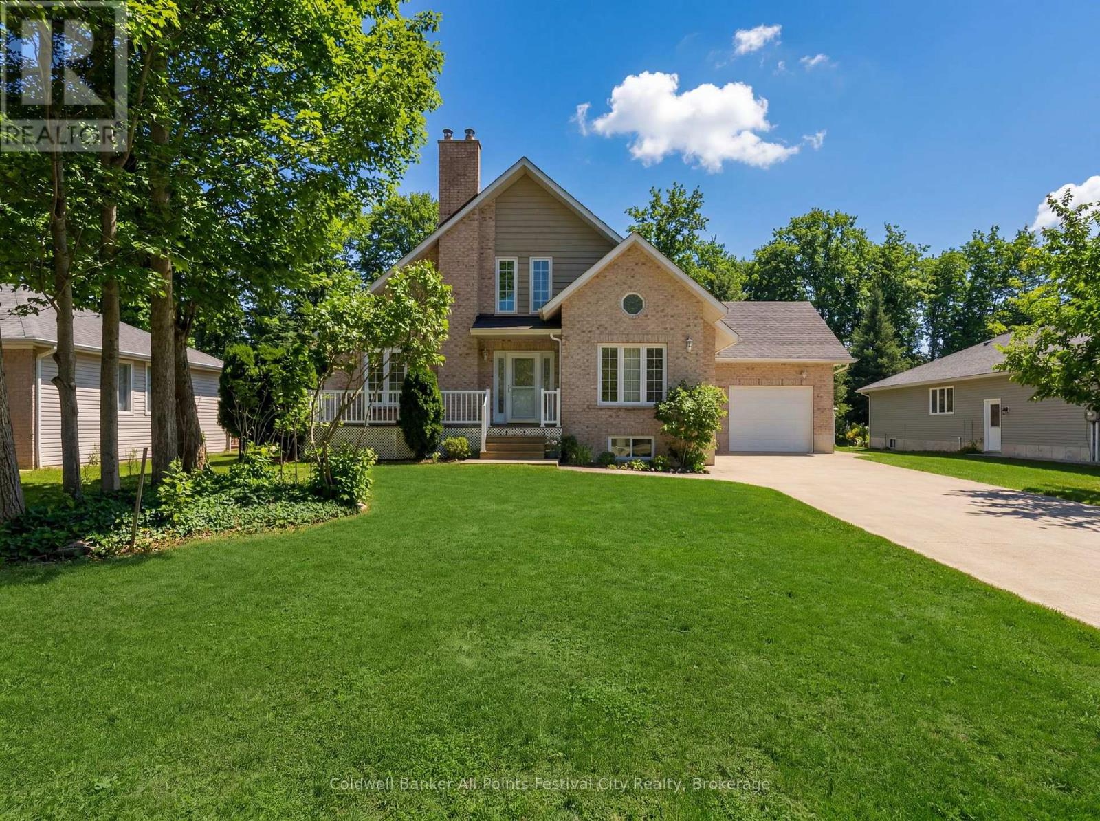 207 BIRCH CRESCENT - 1