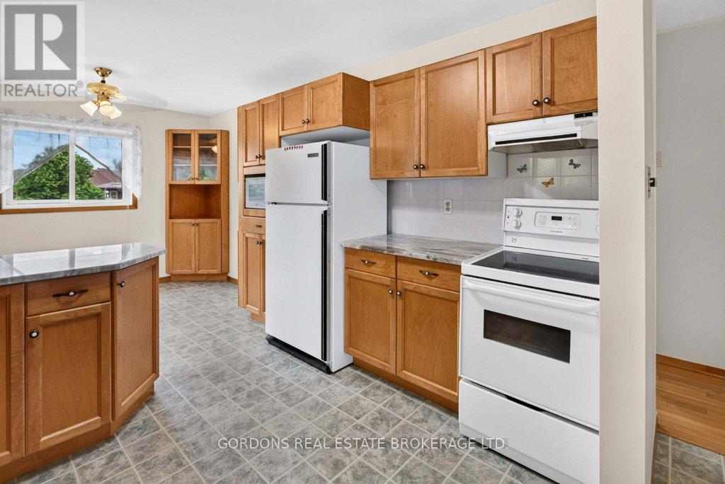 450 CHARLES STREET N - Image 15