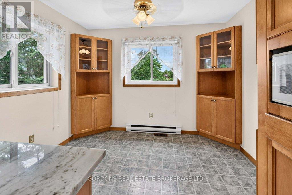 450 CHARLES STREET N - Image 16
