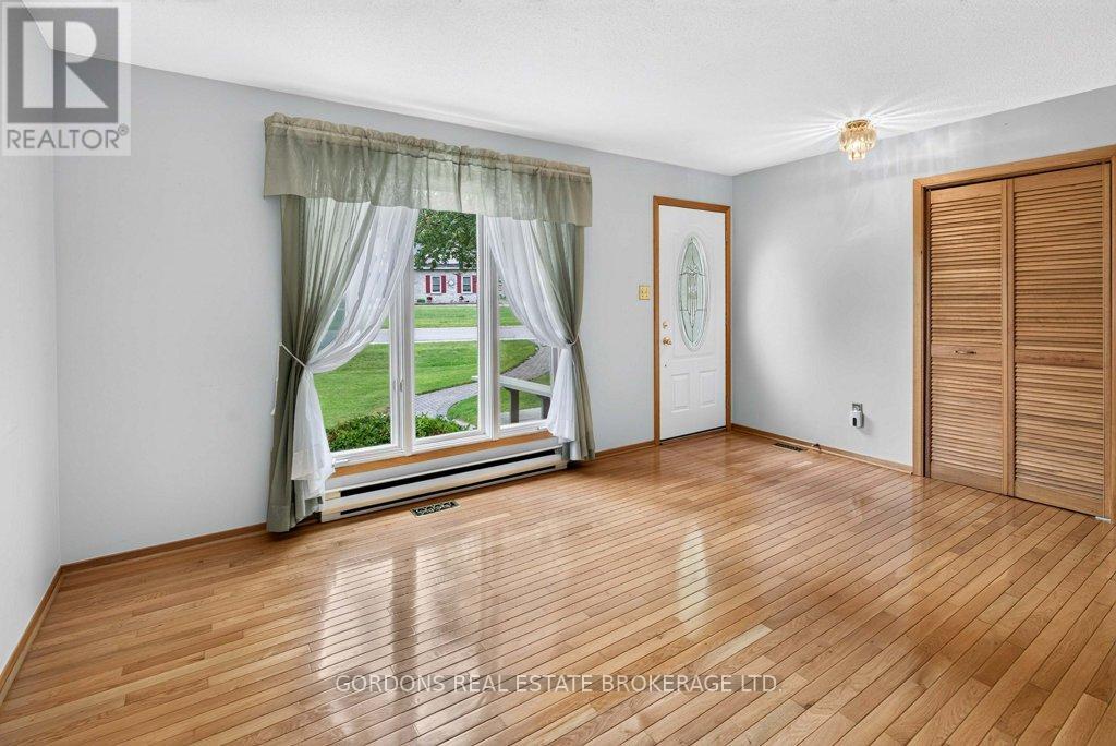 450 CHARLES STREET N - Image 23