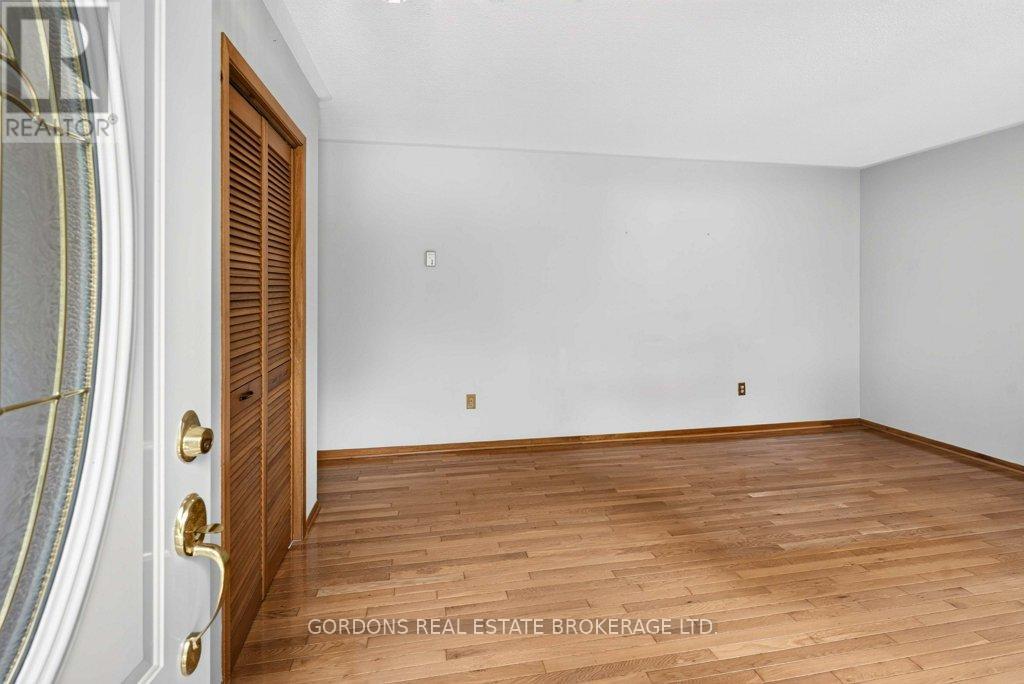 450 CHARLES STREET N - Image 25