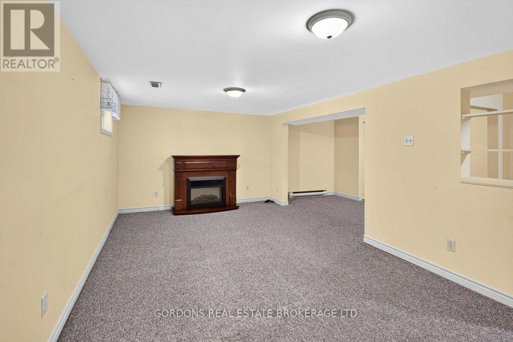450 CHARLES STREET N - Image 36