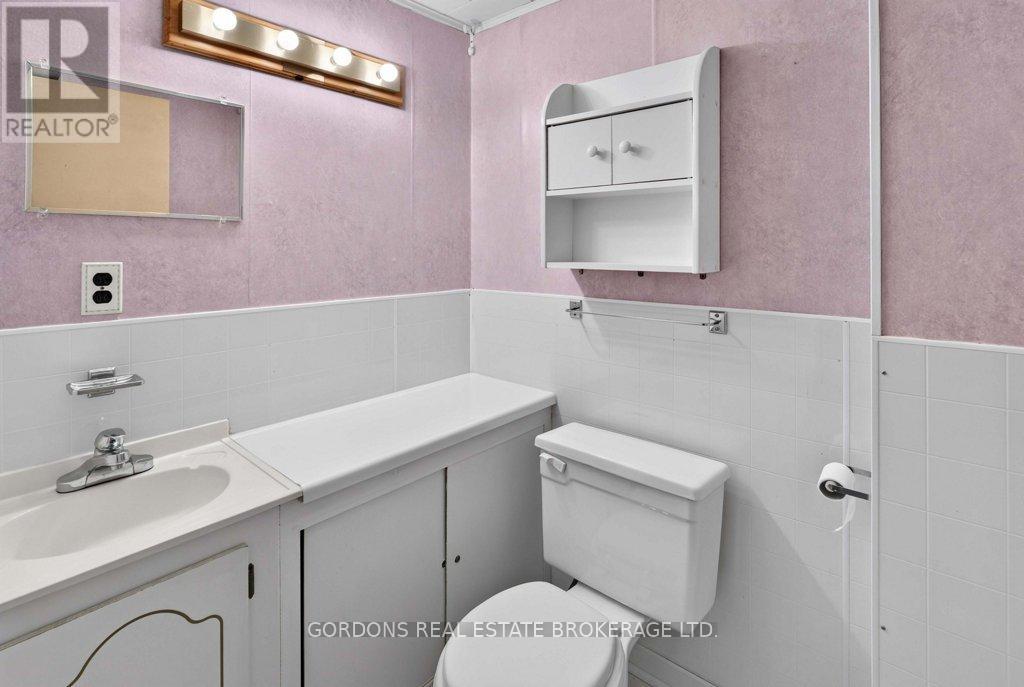 450 CHARLES STREET N - Image 41
