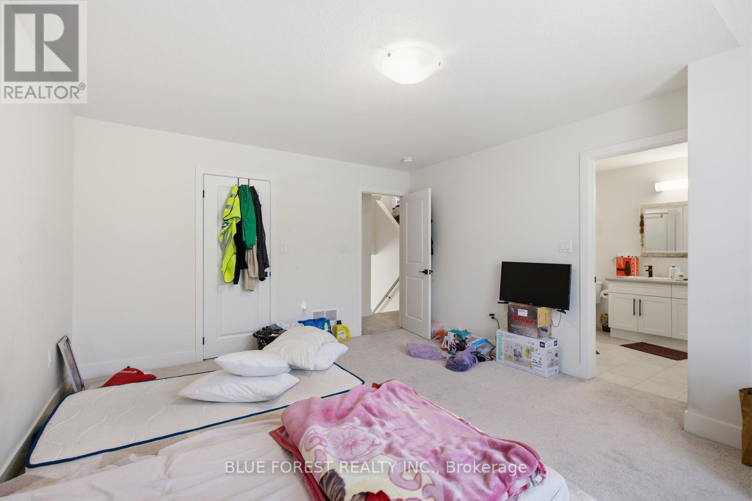 23 CHRISTOPHER COURT - 16