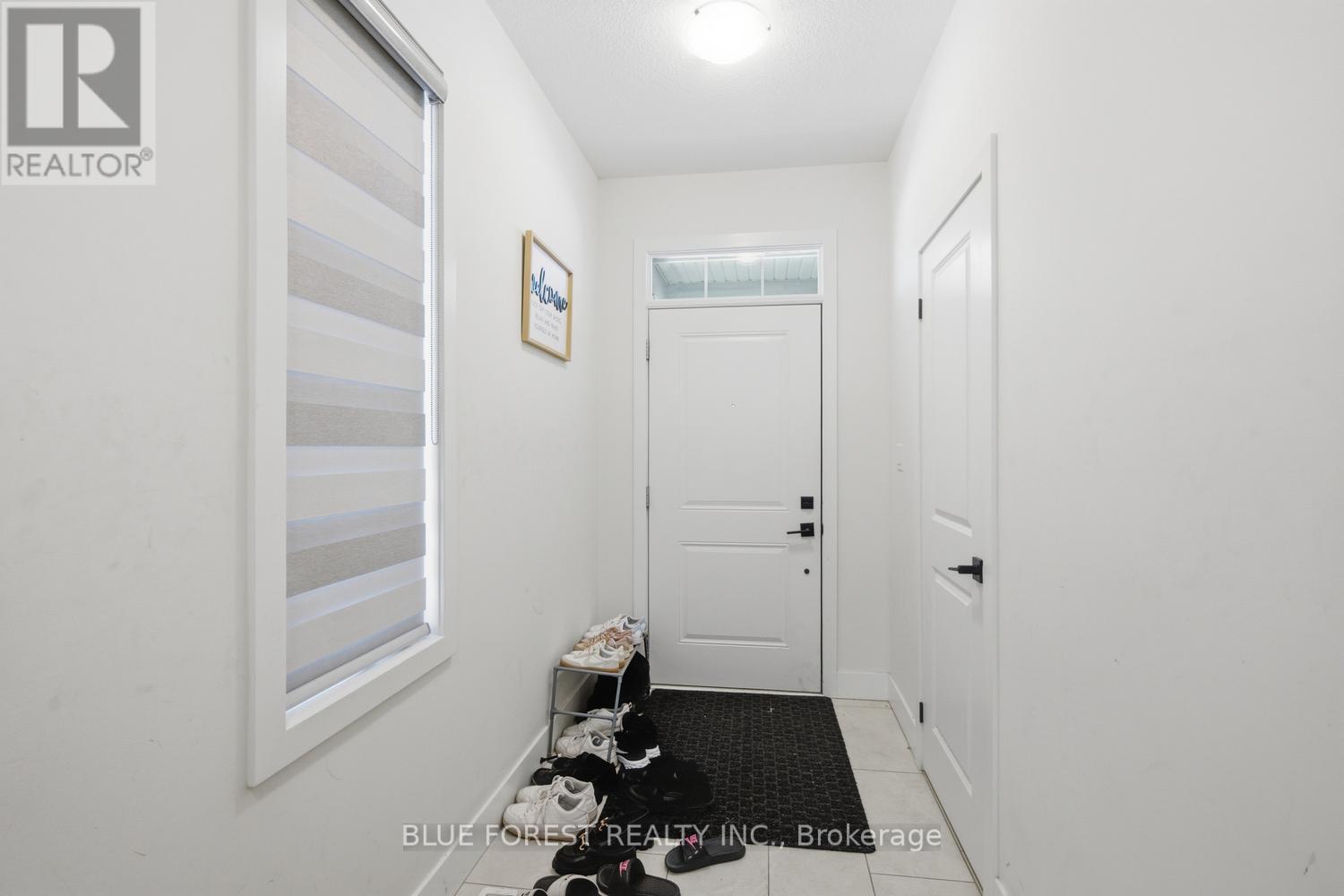 23 CHRISTOPHER COURT - 5
