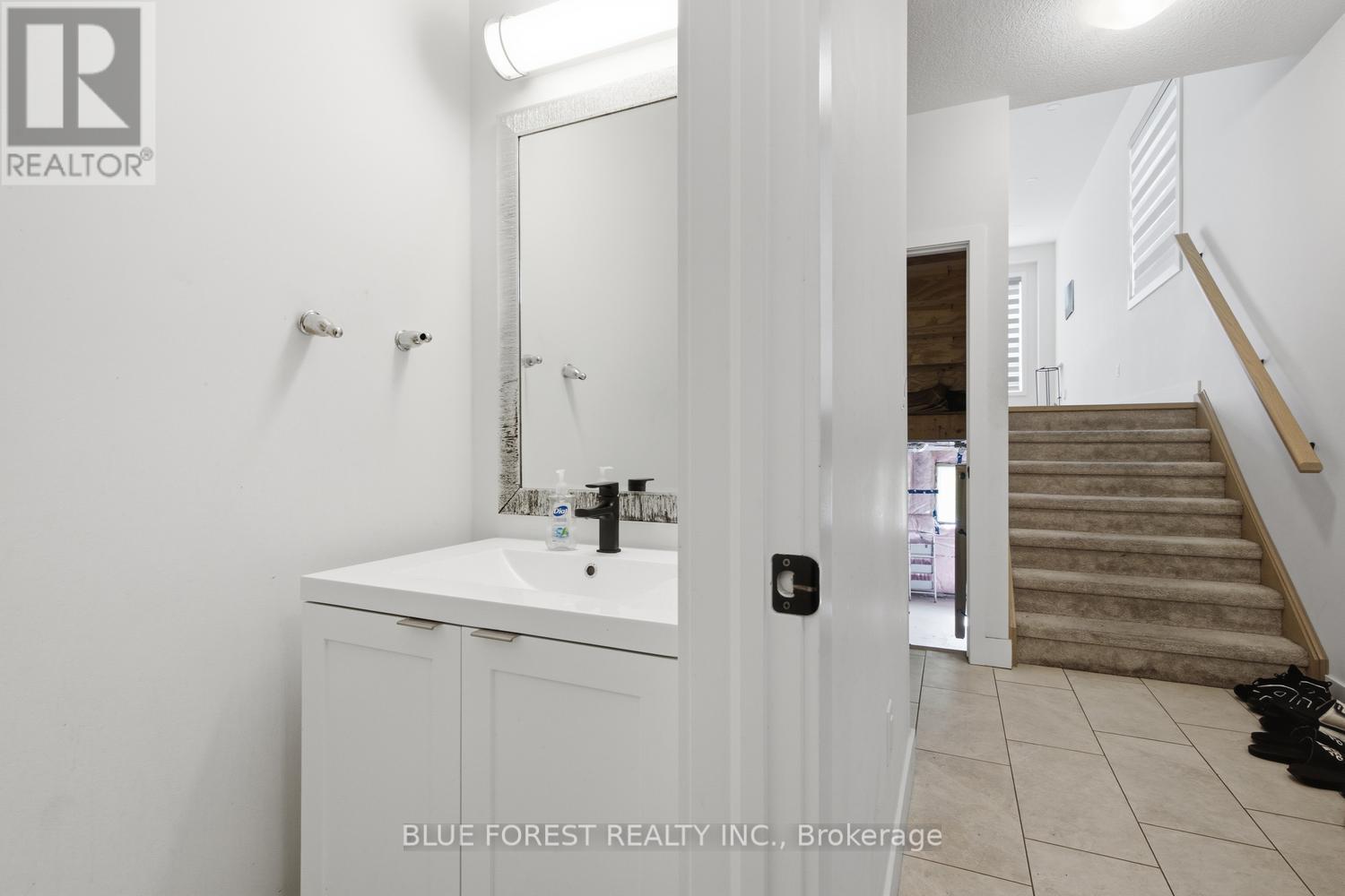 23 CHRISTOPHER COURT - 6