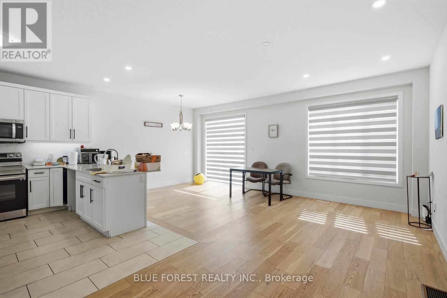 23 CHRISTOPHER COURT - 7