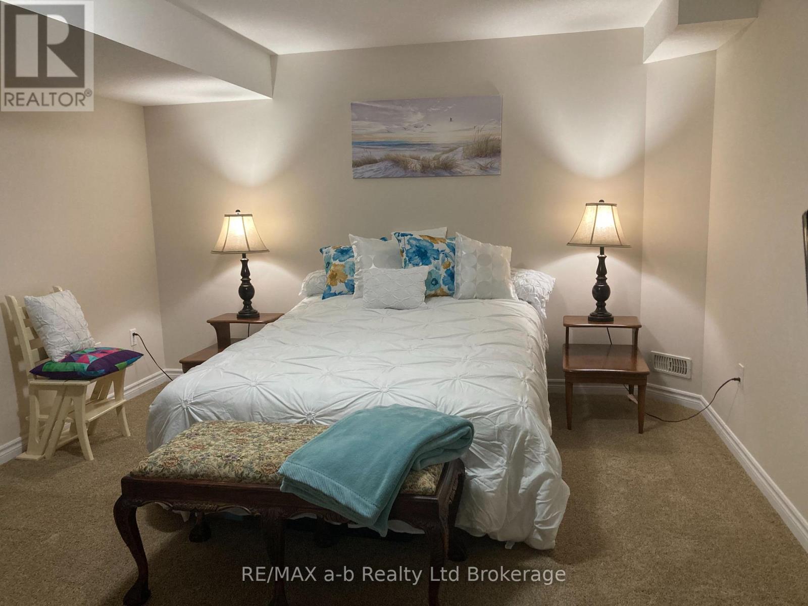 1380 CAEN AVENUE - 39
