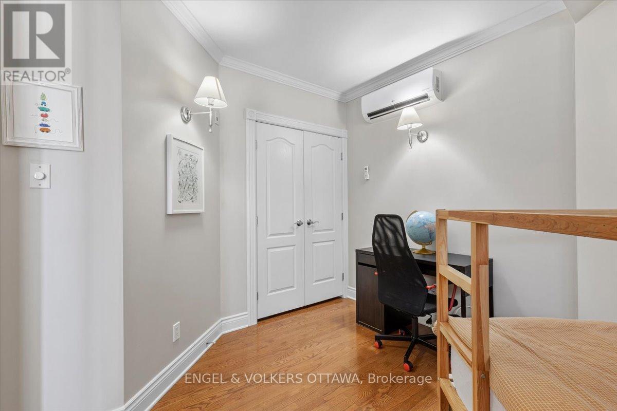 #2 139 GUIGUES AVENUE - 19