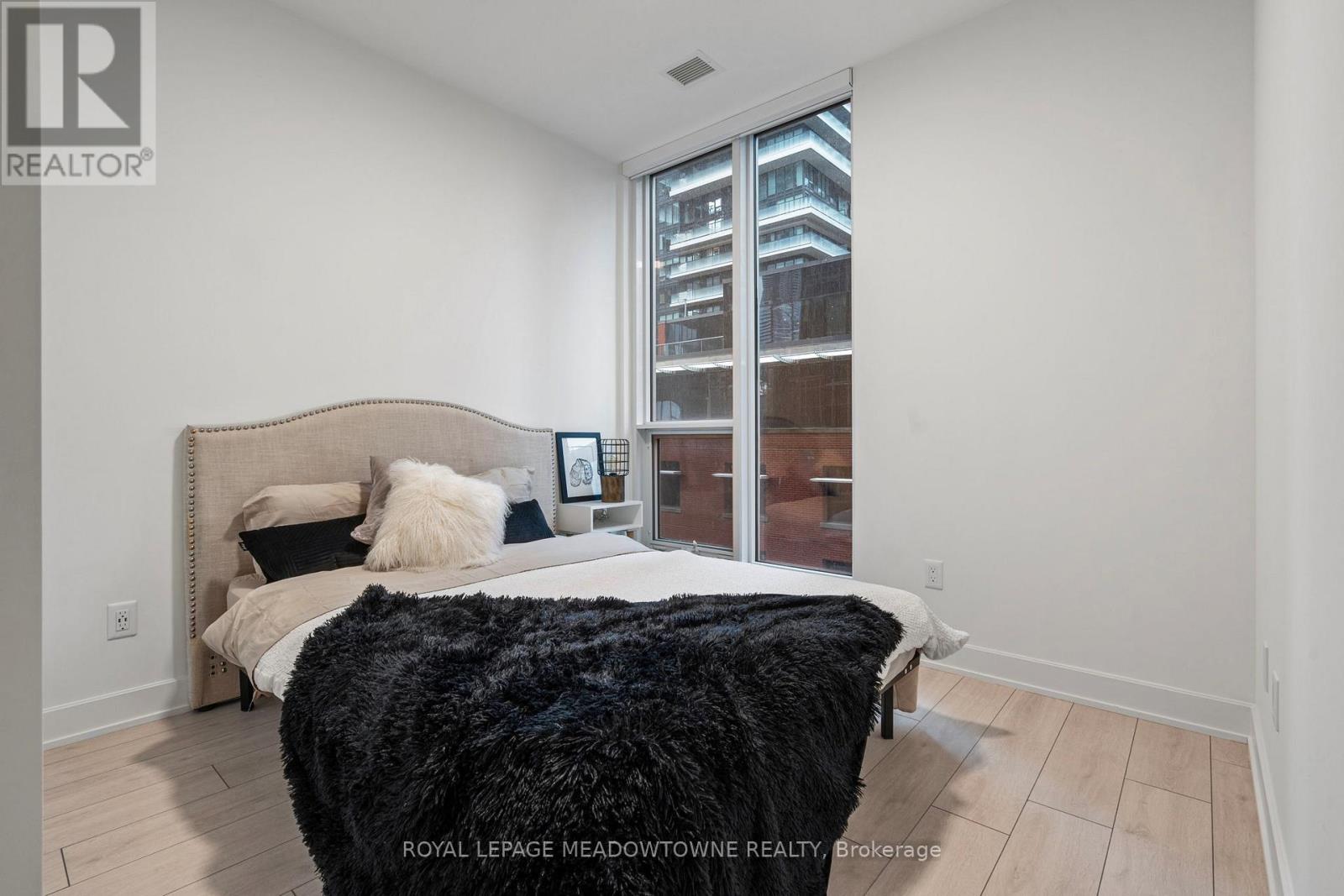 #813 15 MERCER STREET - 15