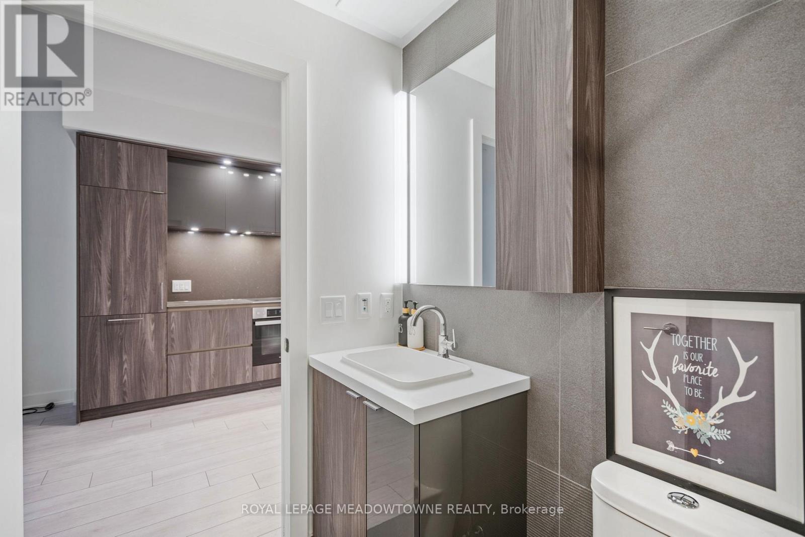 #813 15 MERCER STREET - 21