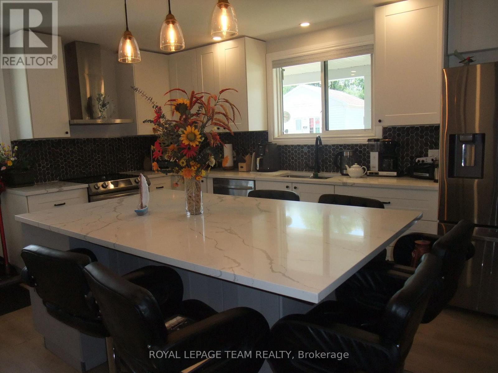 343 HARRY STREET - 5