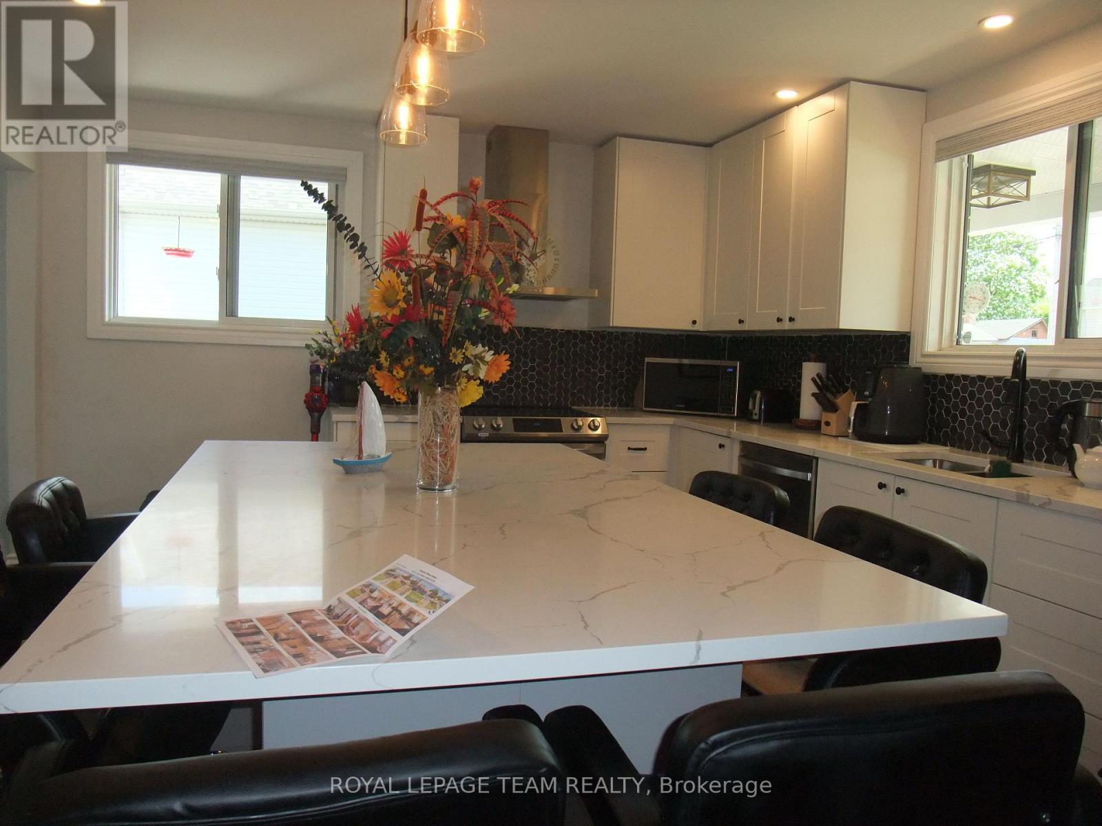 343 HARRY STREET - 6