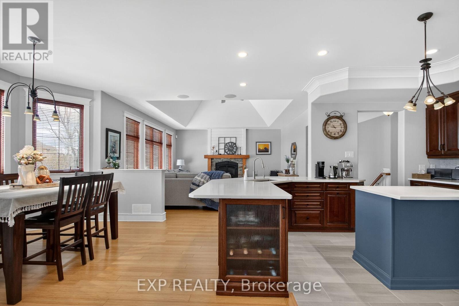 6715 SUNCREST DRIVE - 13
