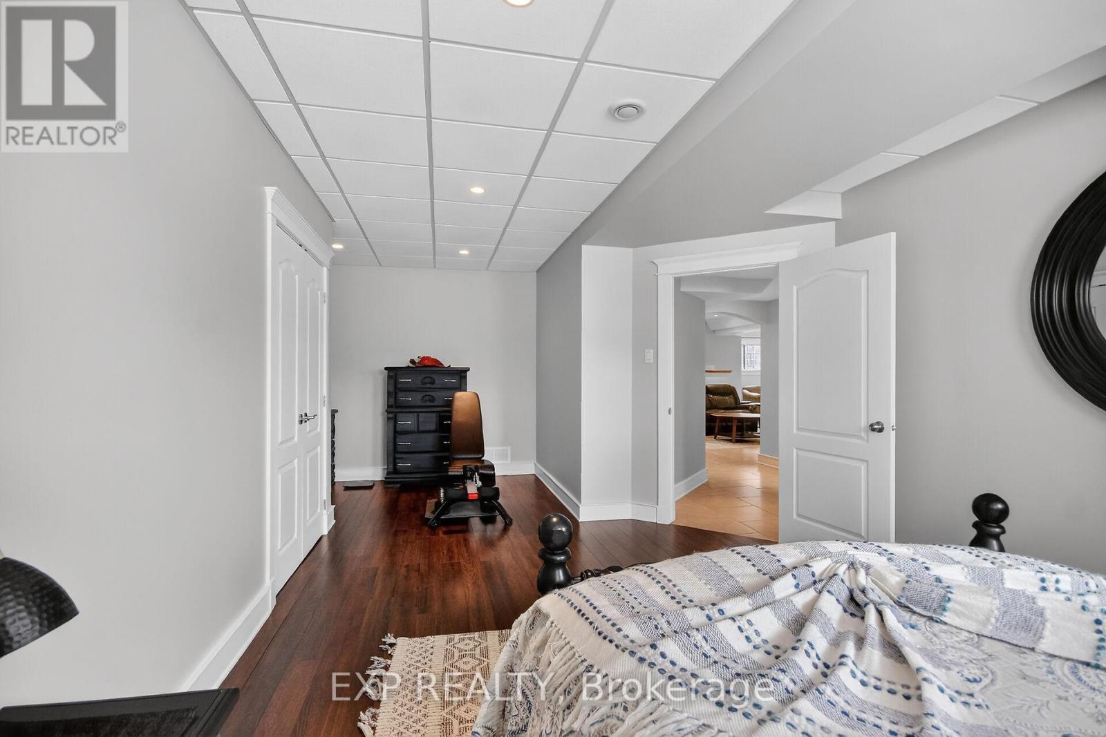 6715 SUNCREST DRIVE - 38