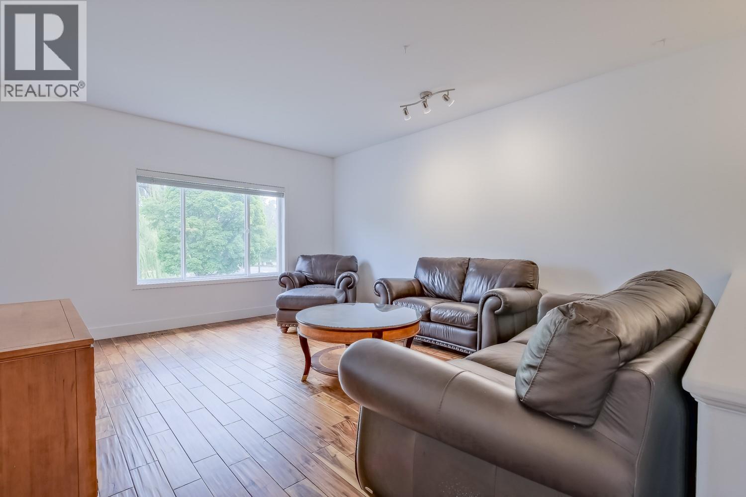 755 Birch Avenue - 22