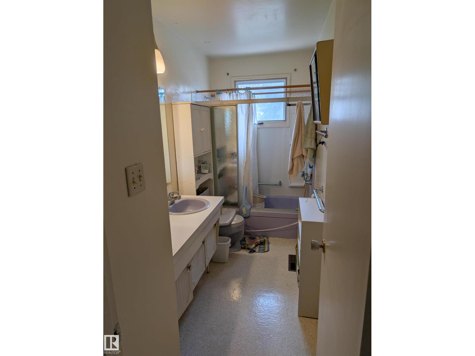 6415 147 AV NW — photo 8