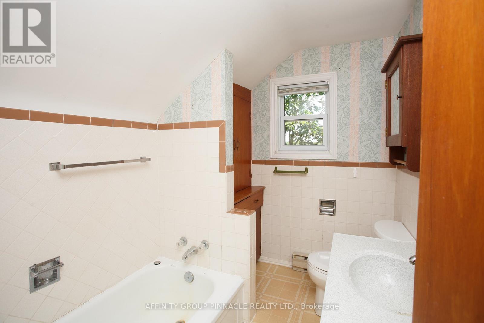 3555 7 HIGHWAY - 24
