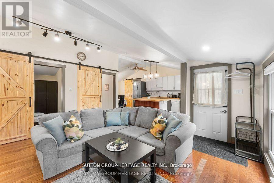682 NORTH SHORE DRIVE E - 5