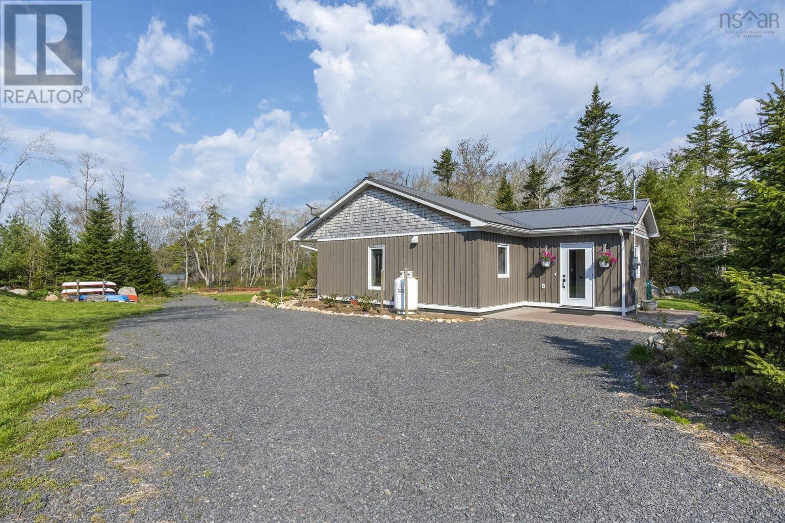 8 Alexander Avenue - 41
