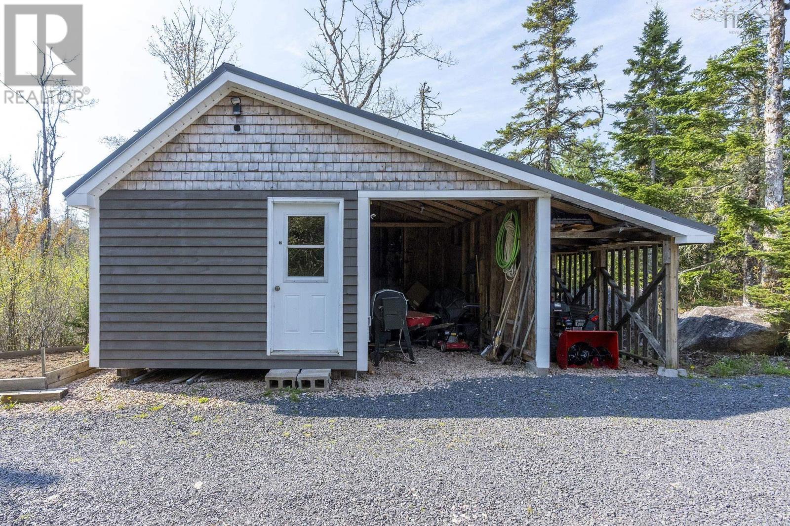 8 Alexander Avenue - 36