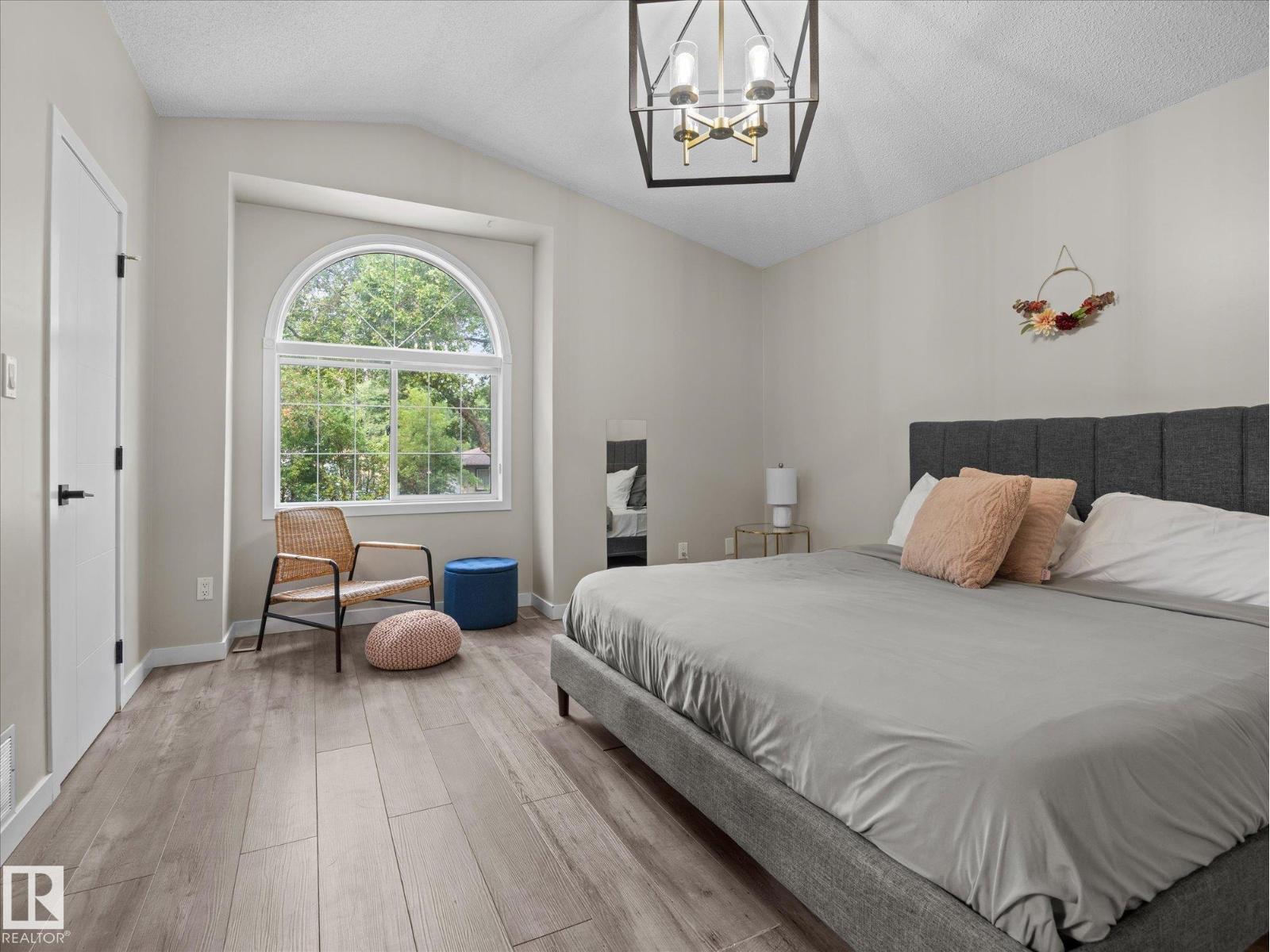 10109 80 ST NW - 15