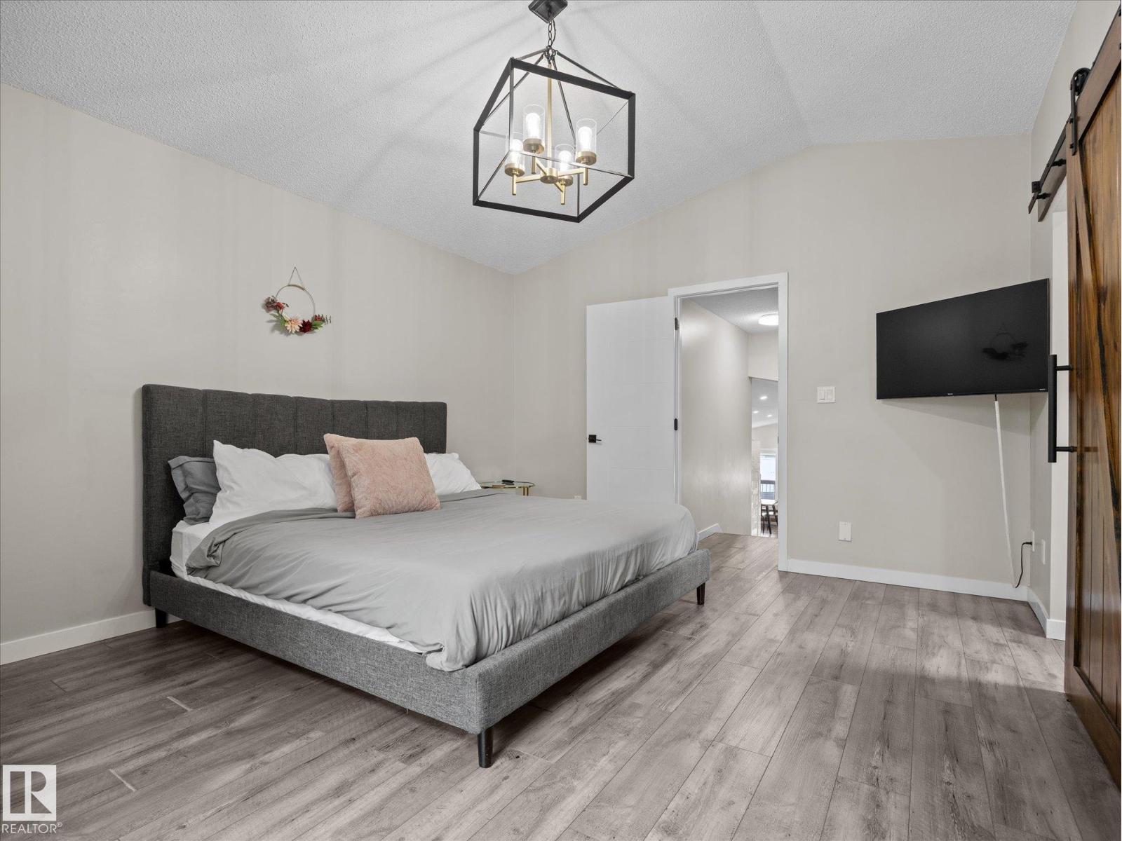 10109 80 ST NW - 16