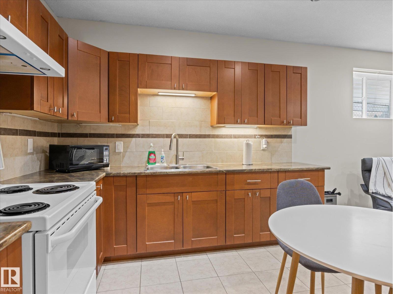 10109 80 ST NW - 24