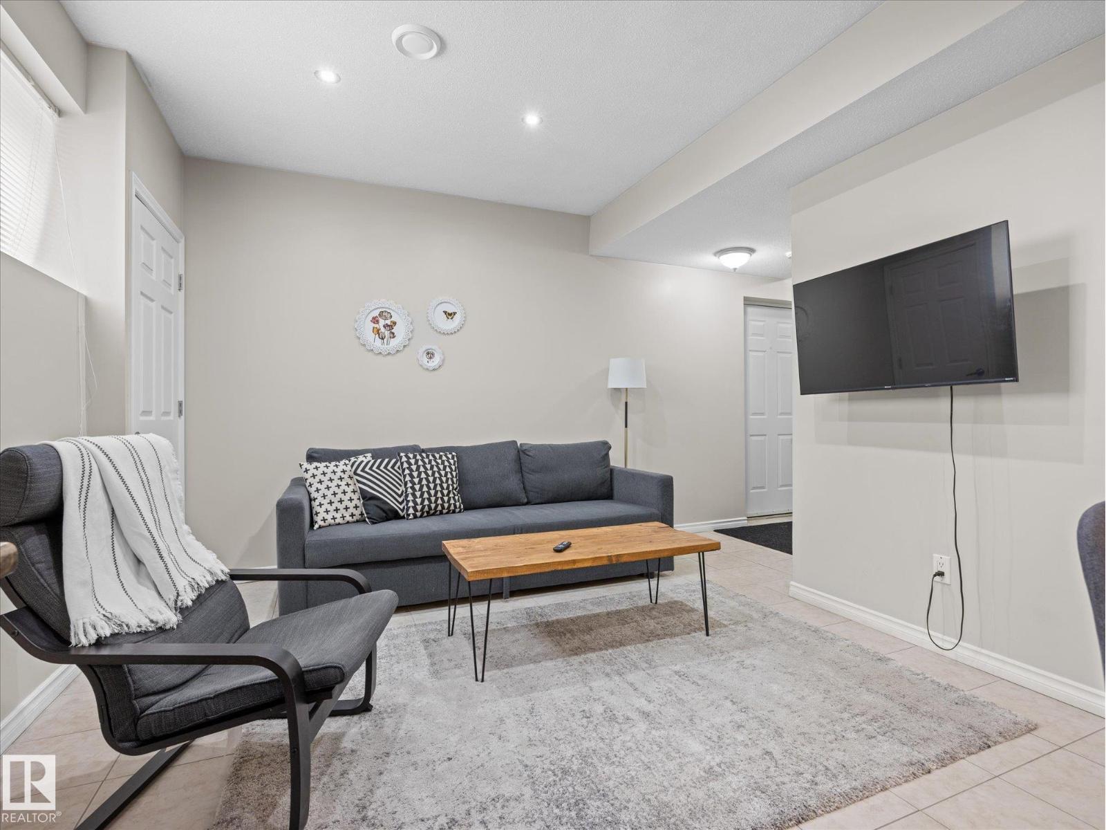 10109 80 ST NW - 20