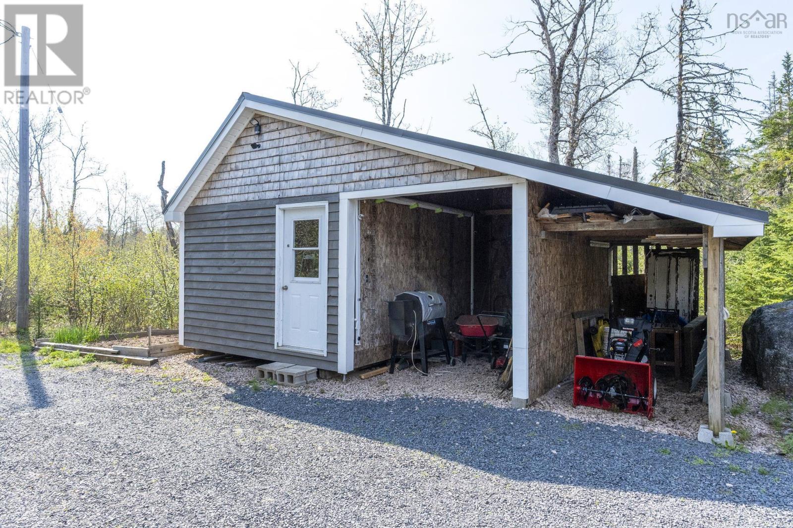 8 Alexander Avenue - 37