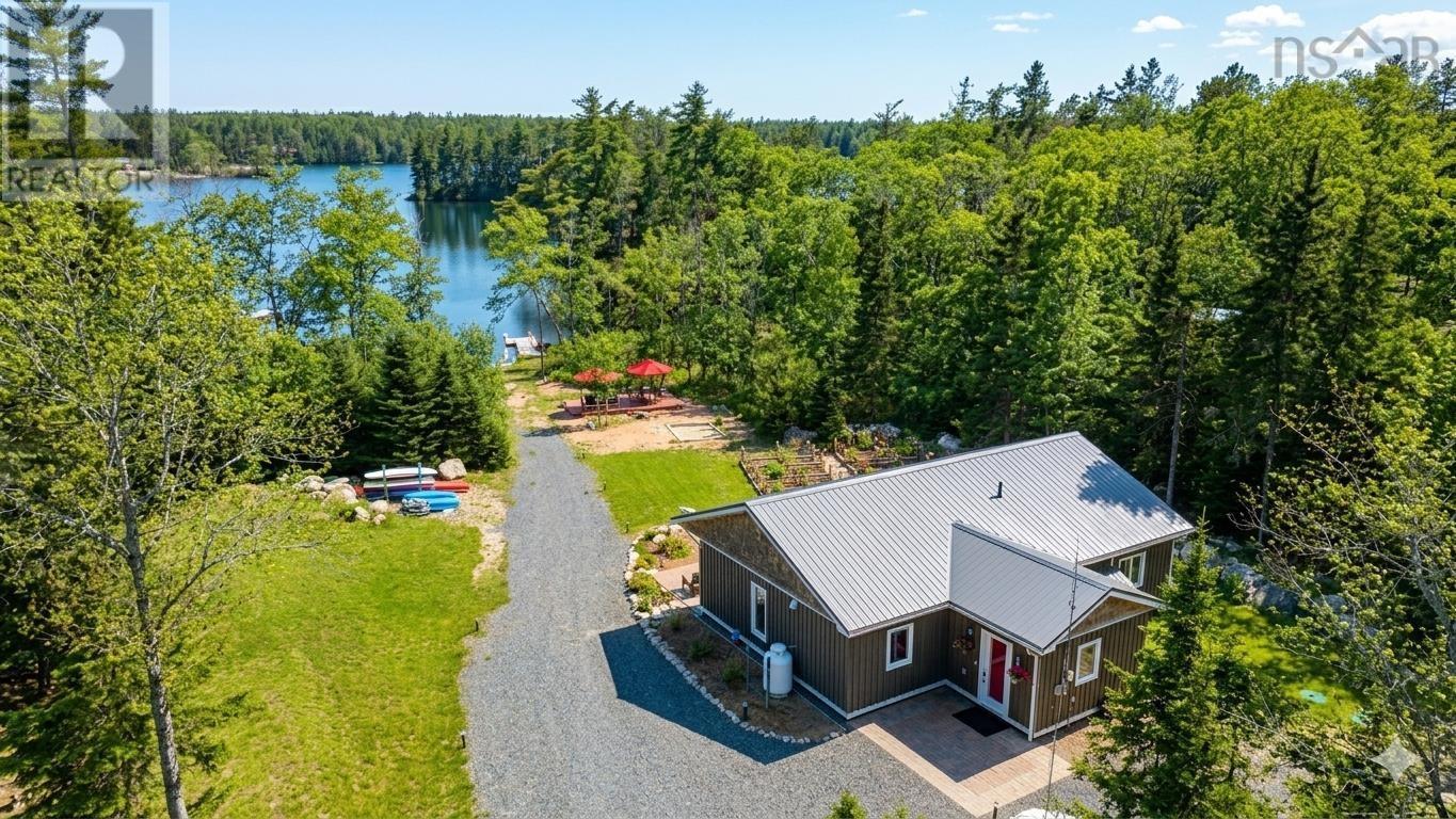 8 Alexander Avenue - 1