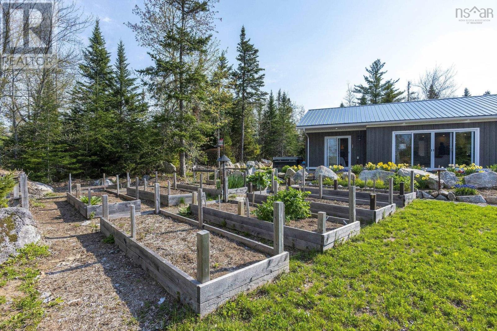 8 Alexander Avenue - 44