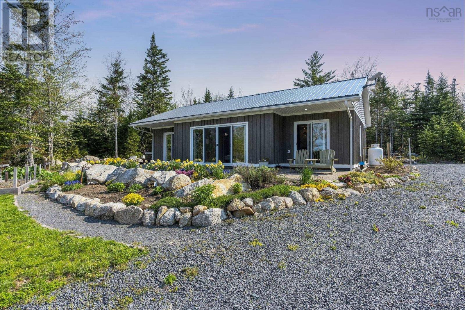 8 Alexander Avenue - 46