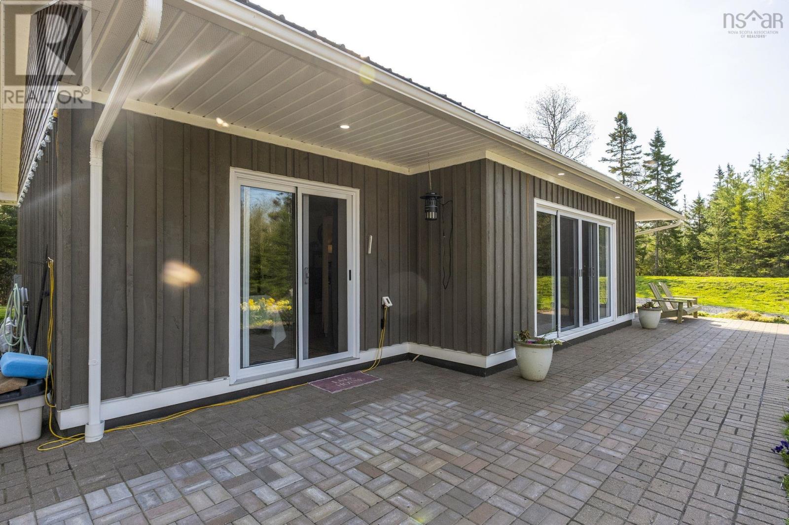 8 Alexander Avenue - 43
