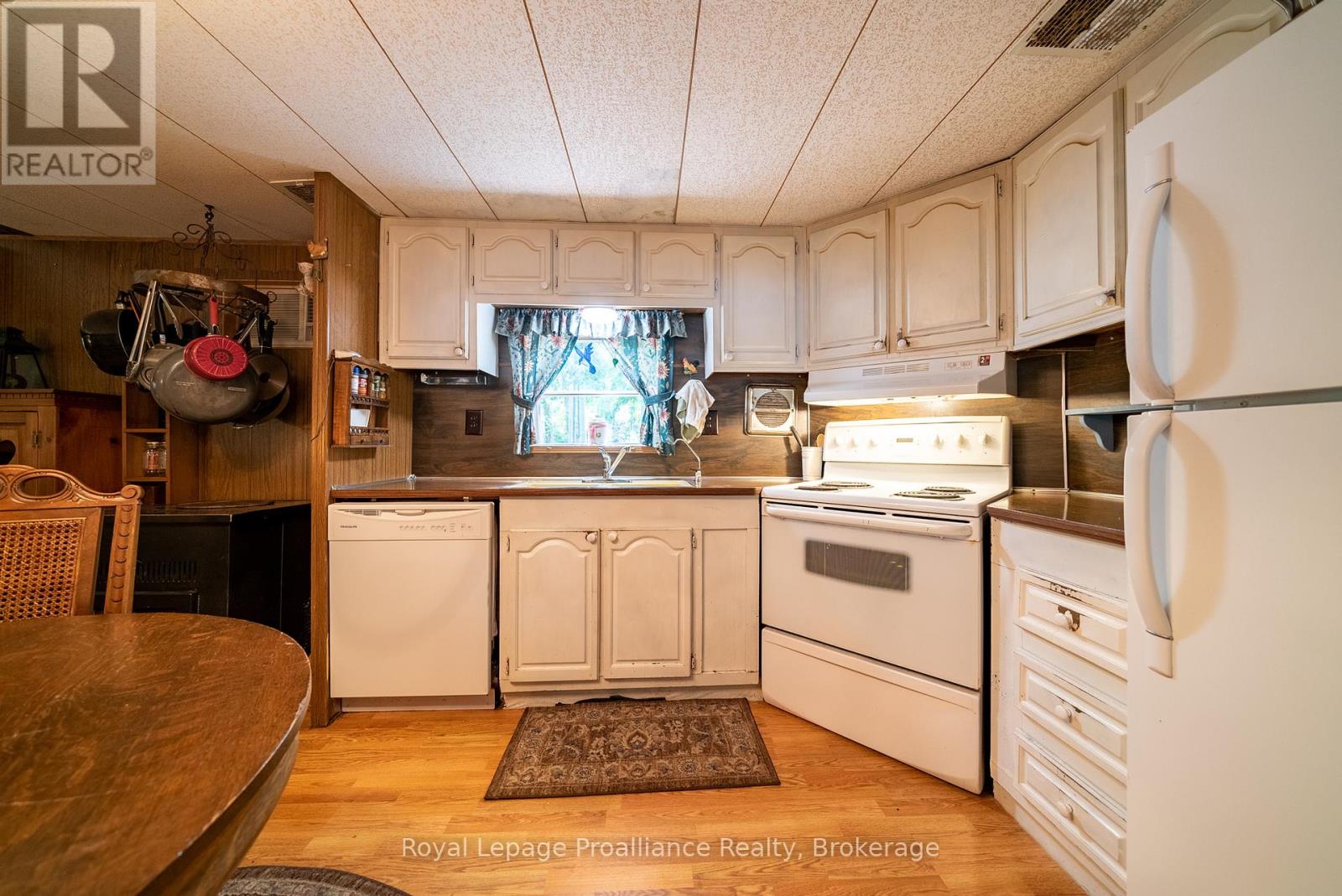 1117A TWIN PINE LANE - 18