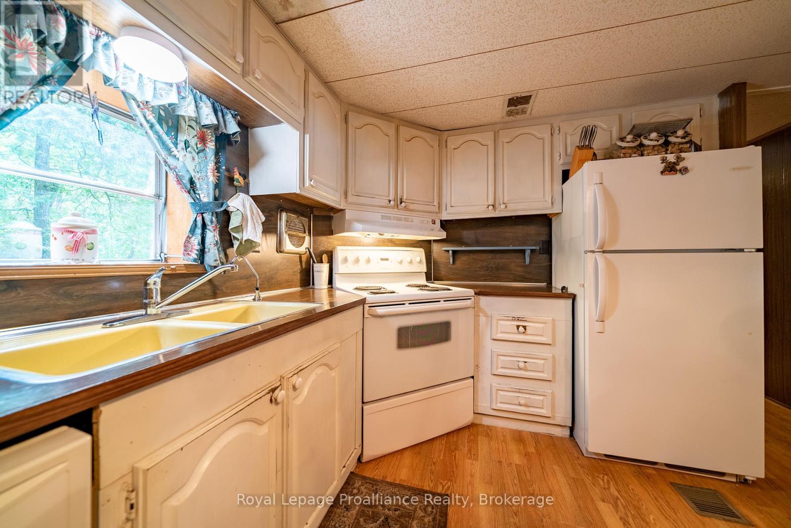 1117A TWIN PINE LANE - 19
