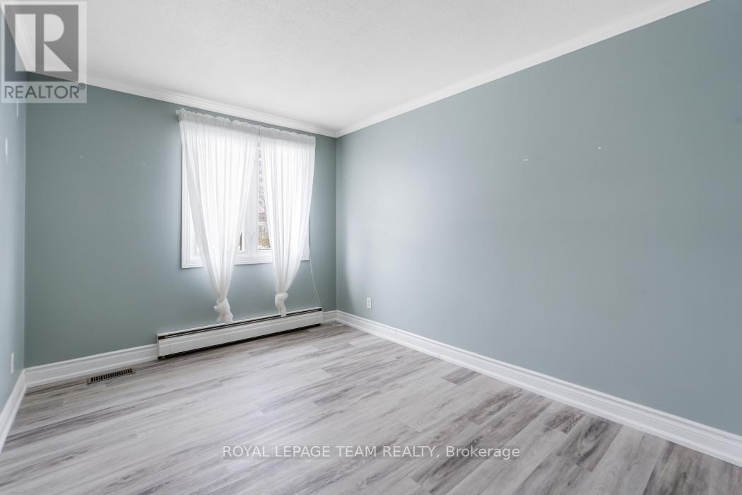 15 OVERLAKE DRIVE - 19