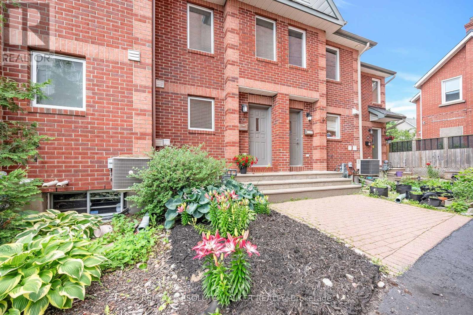 #9 395 BELL STREET - 1