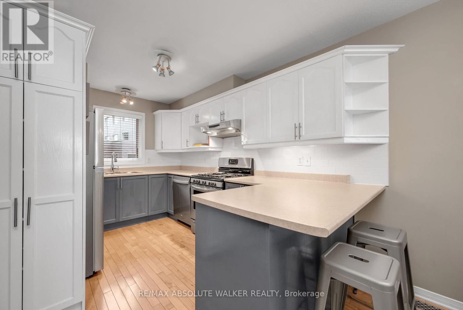 #9 395 BELL STREET - 10