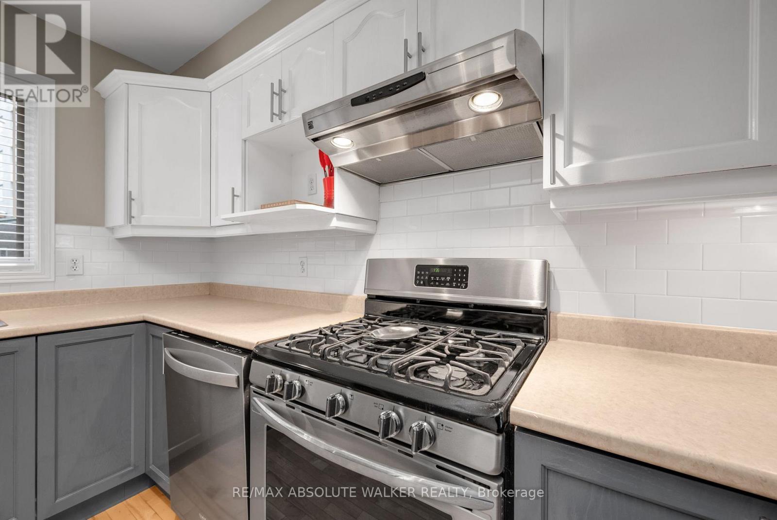 #9 395 BELL STREET - 11
