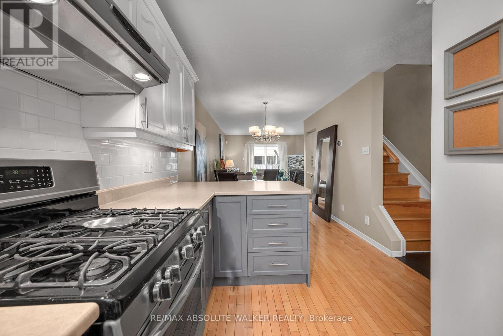 #9 395 BELL STREET - 13