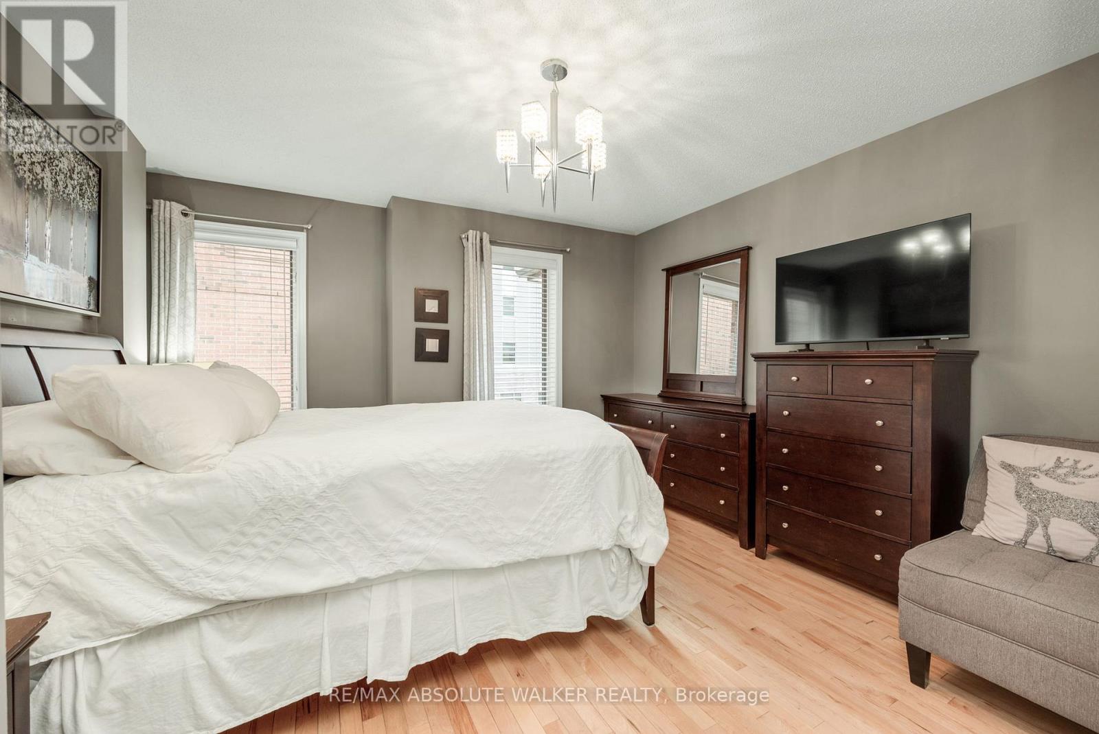 #9 395 BELL STREET - 16