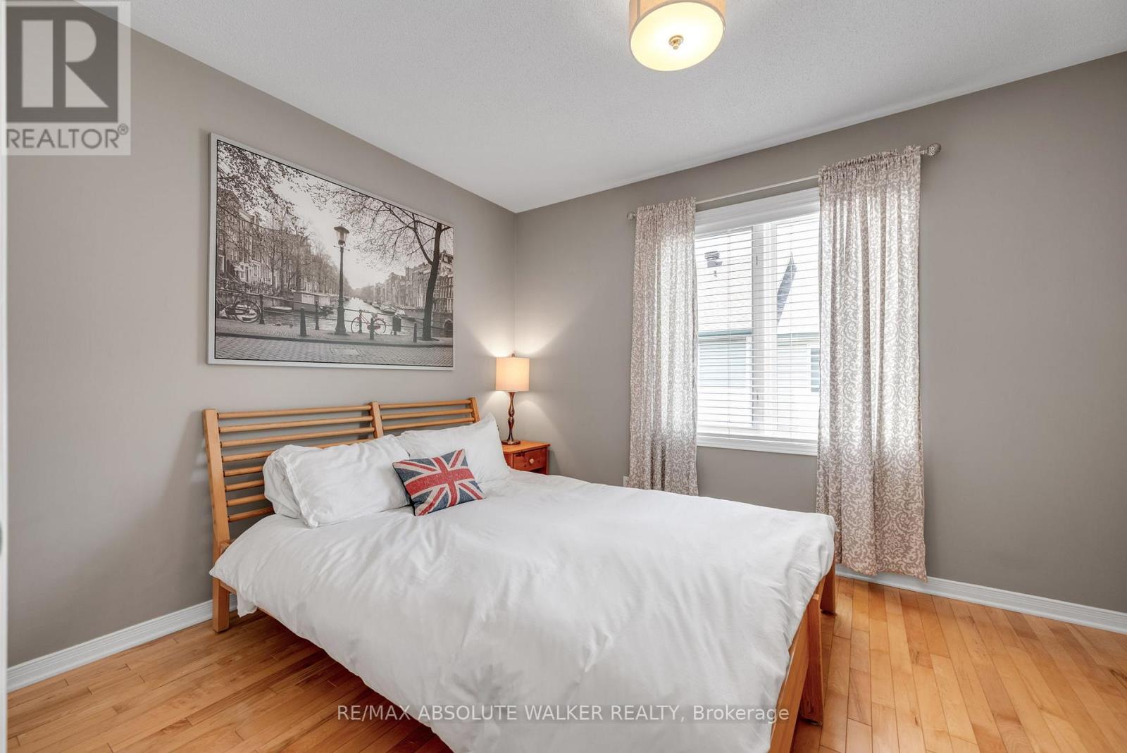 #9 395 BELL STREET - 17