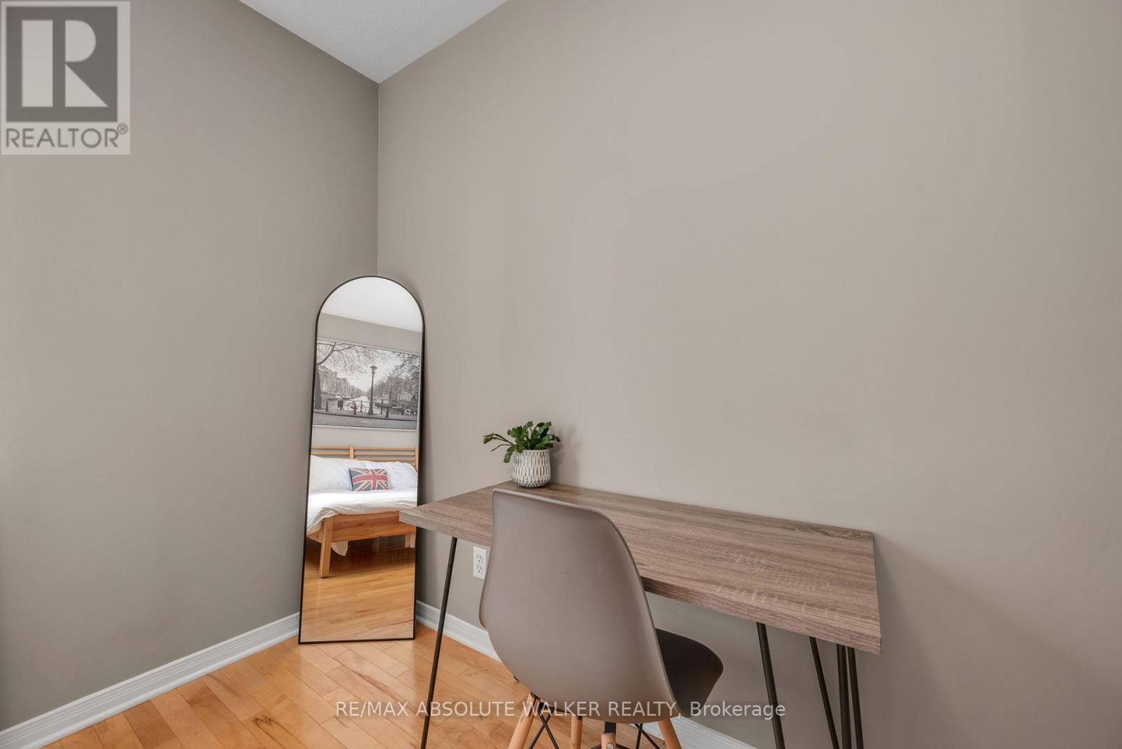 #9 395 BELL STREET - 18