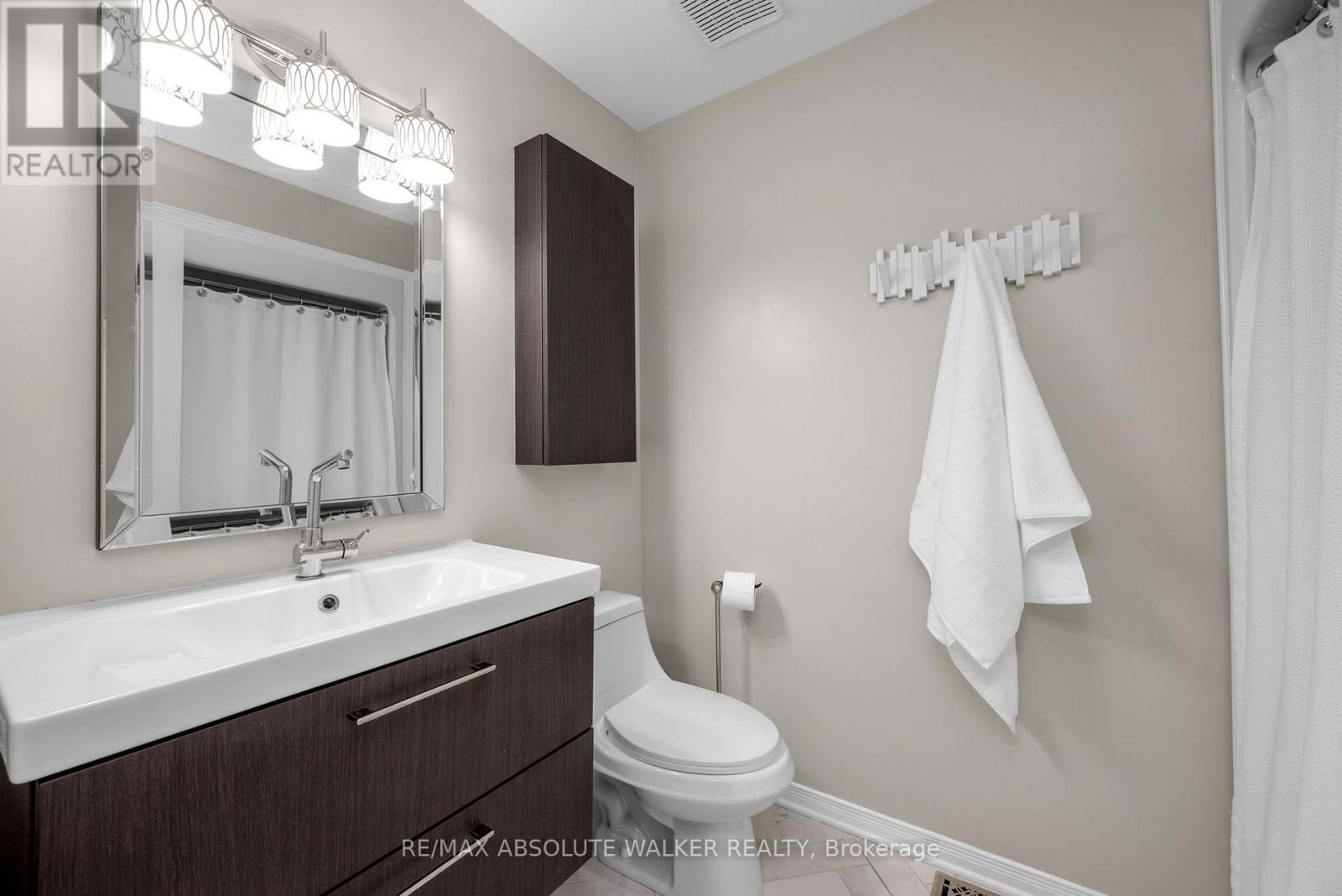#9 395 BELL STREET - 19