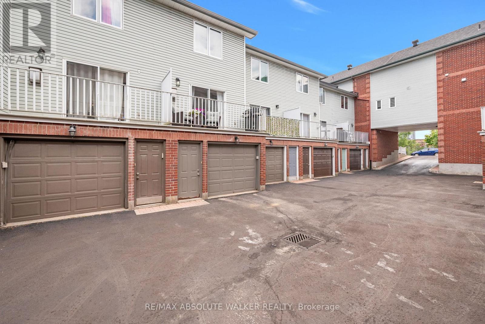 #9 395 BELL STREET - 23