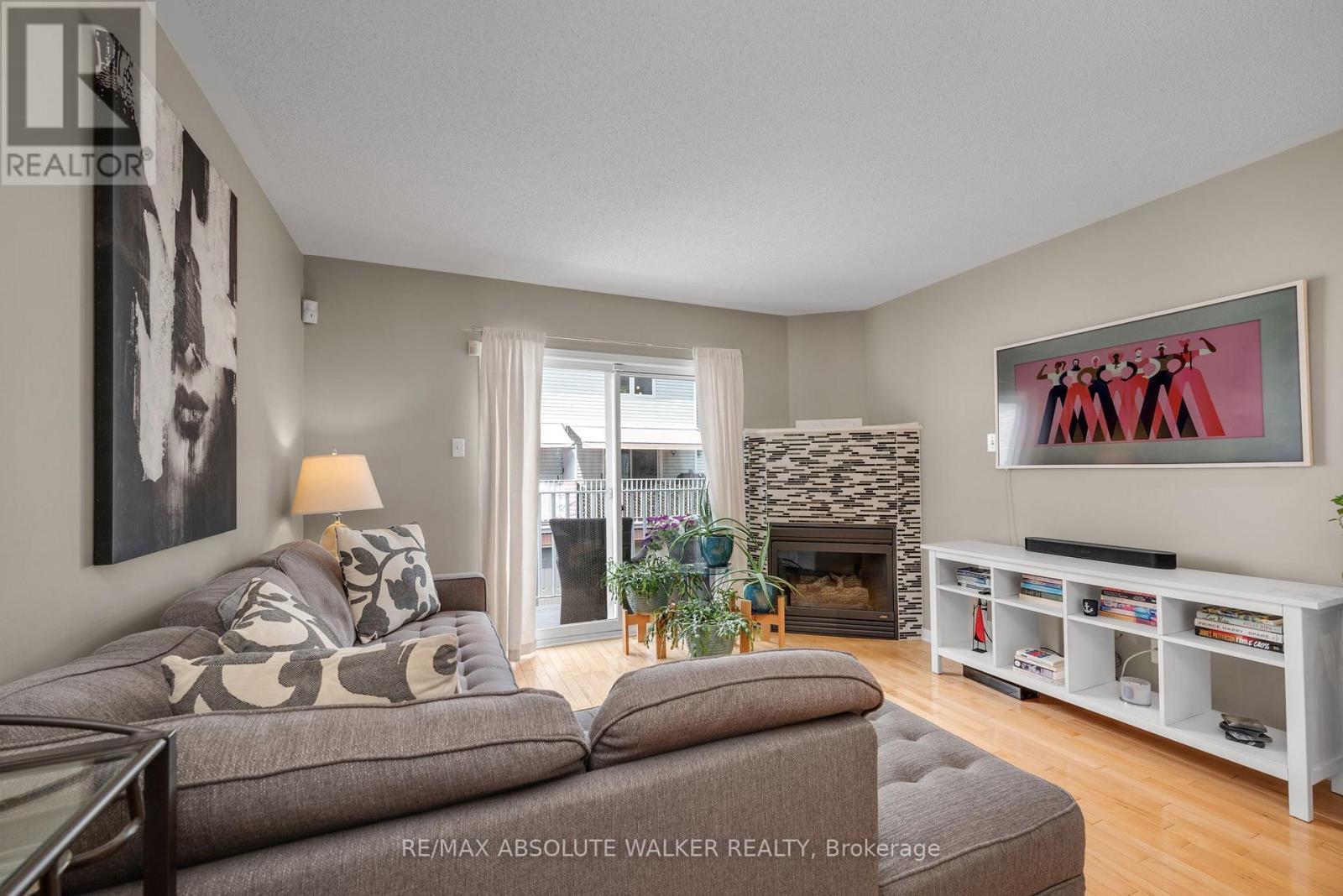 #9 395 BELL STREET - 3