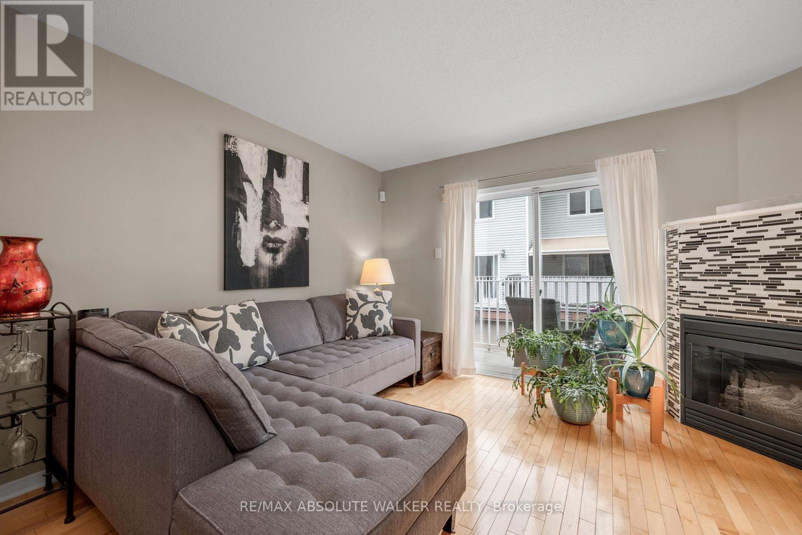 #9 395 BELL STREET - 4
