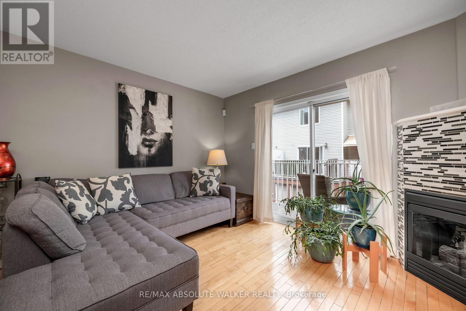 #9 395 BELL STREET - 6